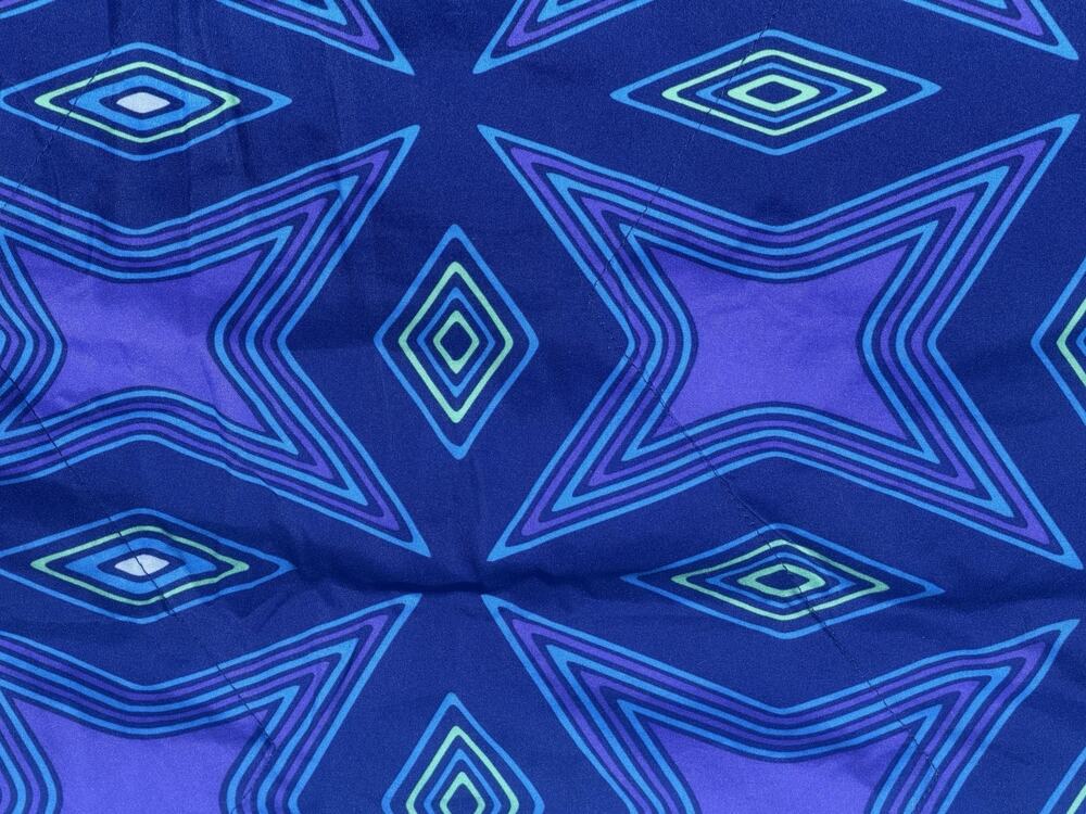 UNITED AIRLINES LIMITED EDITION PSYCHEDELIC BLANKET